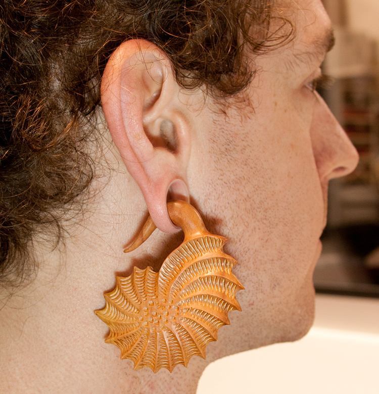 SEA SHELL Red Saba Wood Hanger 3mm-10mm - Price Per 1