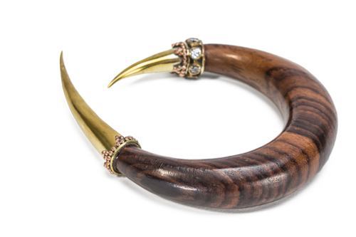 Kitty Claw Sono Wood Hanger — Price Per 1